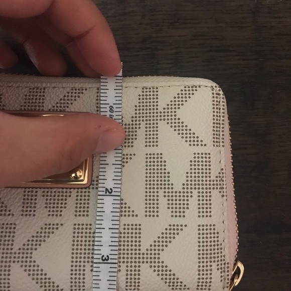 Michael Kors Wristlet - Picture 5 of 6